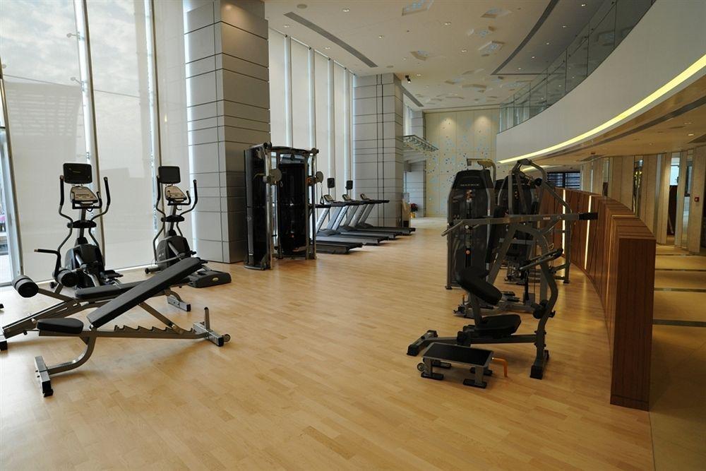 荃湾西如⼼酒店 香港 外观 照片 The gym at the Ritz-Carlton, Dubai