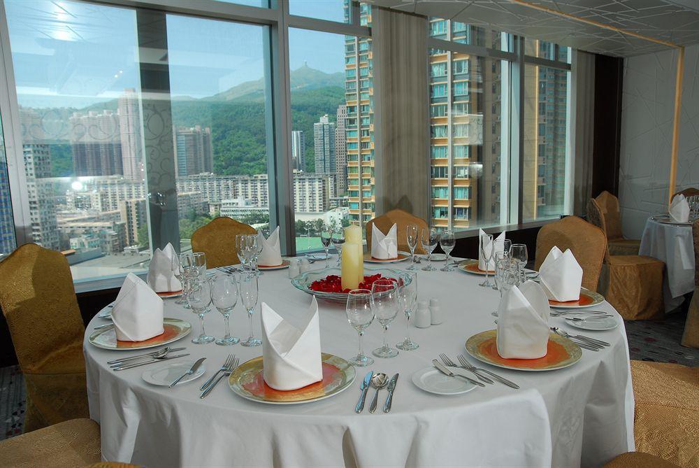 荃湾西如⼼酒店 香港 外观 照片 A table set for a formal dinner